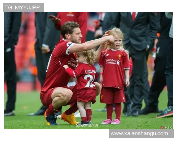 小男孩意外闯入足球场与偶像球星亲密接触感动全场